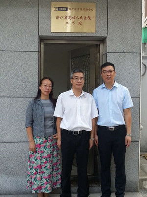 程剛律師作為第一個法援律師在浙江省法律援助中心浙江省高院工作站值班